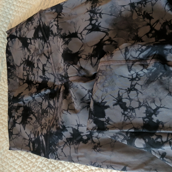 SOLD Lululemon full length yoga leggings - Picture 2 of 5